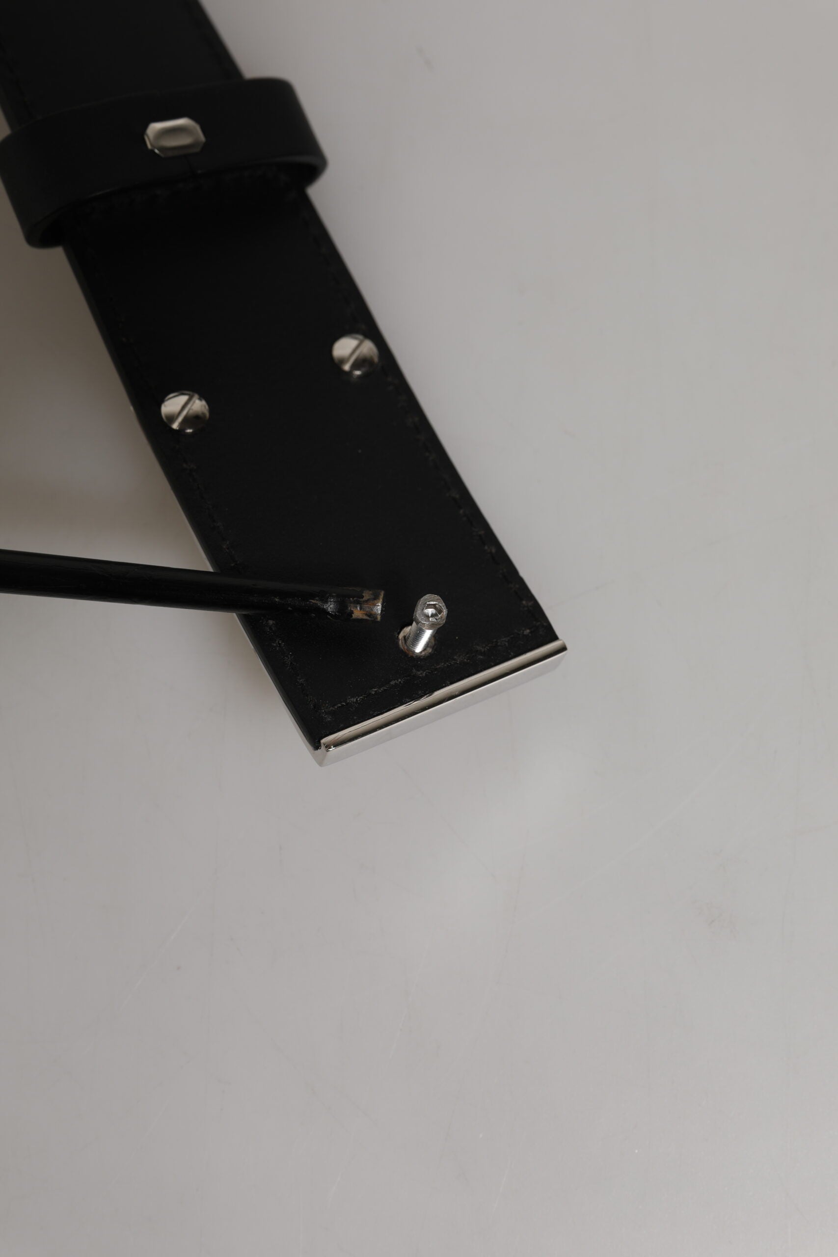 Black Leather Classic Metal Logo Buckle Belt