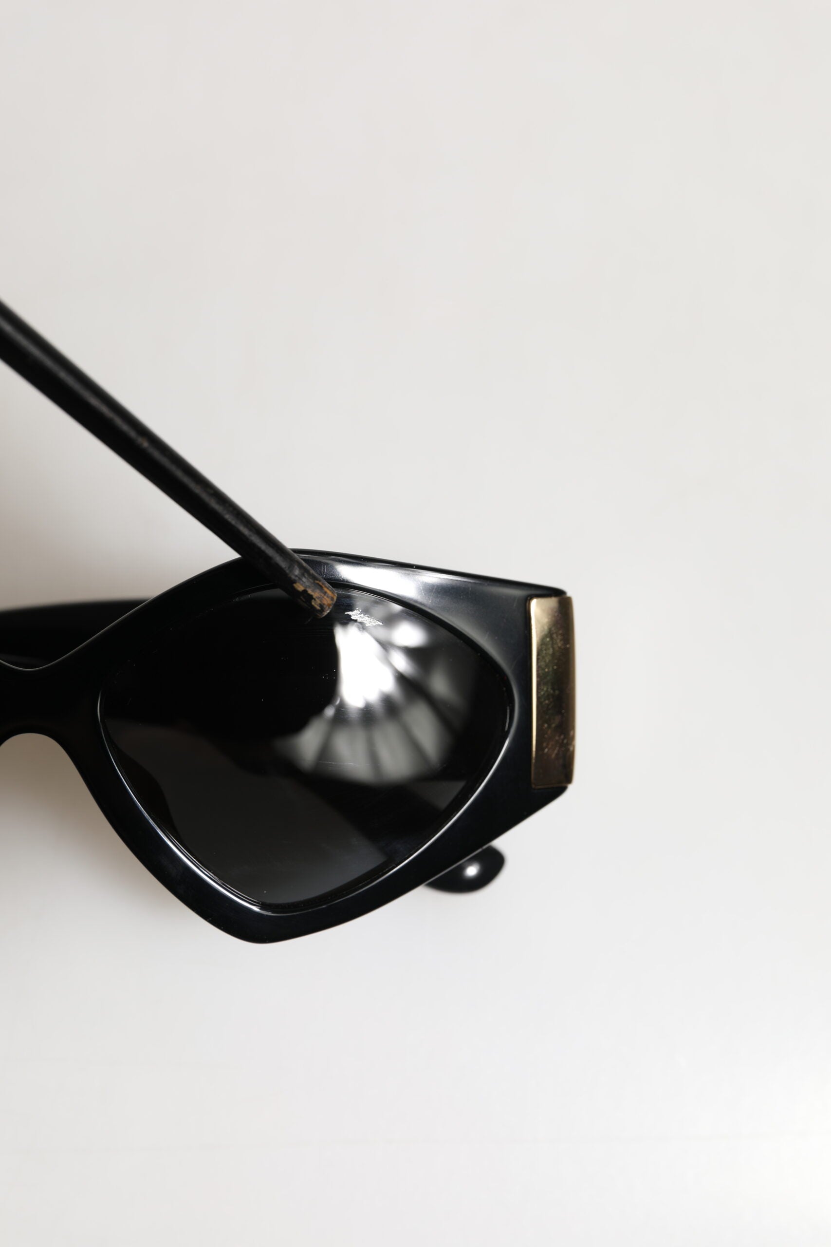 DG4396 Gray Gradient Black Irregular Frame Sunglasses