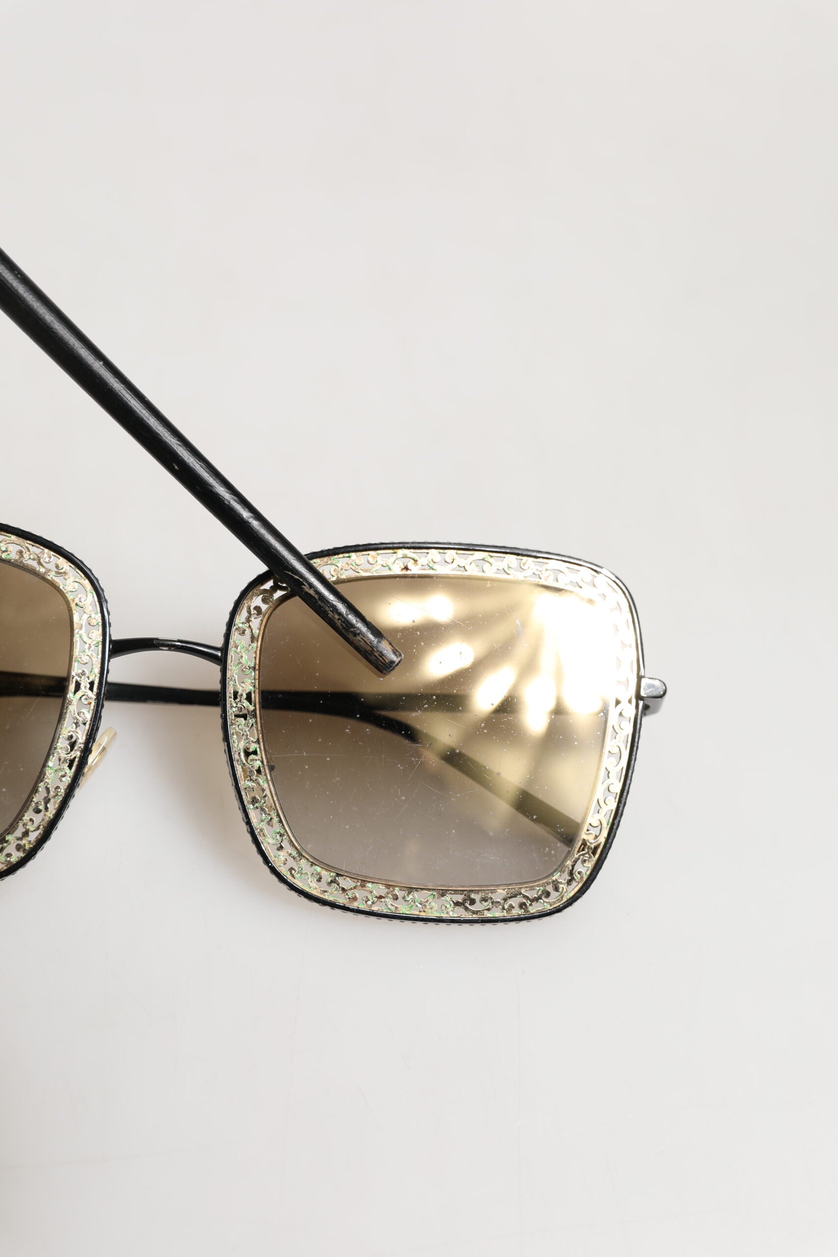 DG2225 Black Gold Lace Frame Brown Gradient Sunglasses